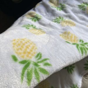 Tommy Hilfiger Pineapple Throw Blanket